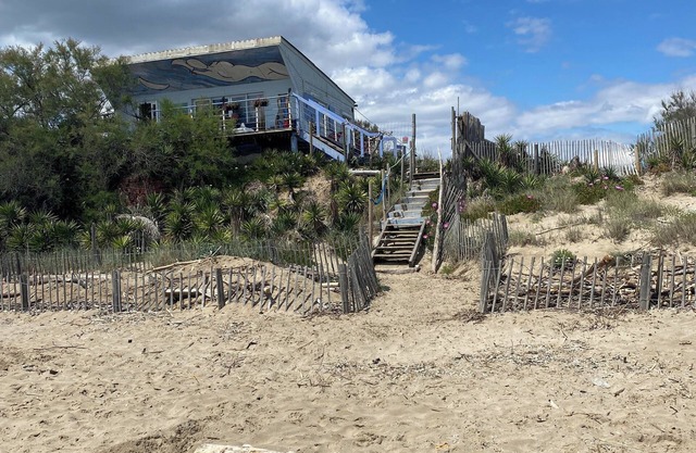 Exceptional, set on the beach with direct access, atypical chalet with all comforts,