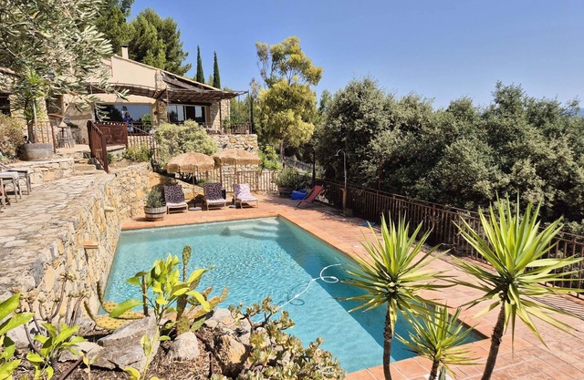 Exceptional villa with sea view, pool and sauna – Absolute tranquility