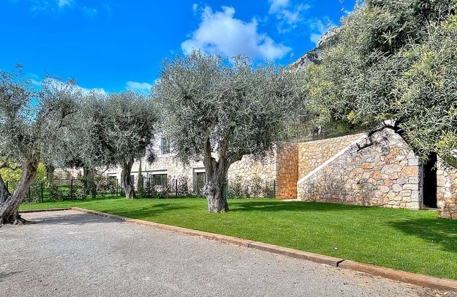 Exceptionnel large property , panoramic sea view , pool, tennis court and garden