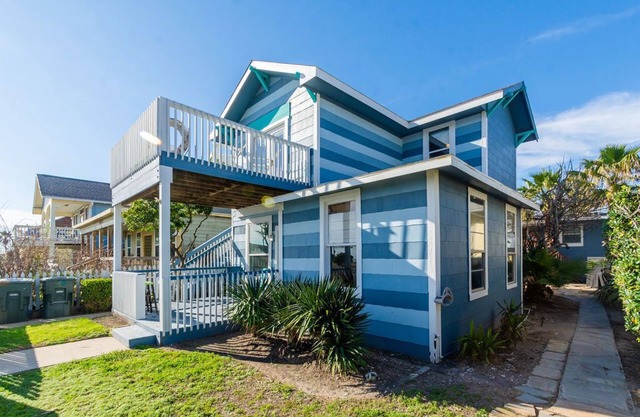 Exclusive 3-Unit Triplex! Beach Access, Courtyard, Decks & Space For Family.