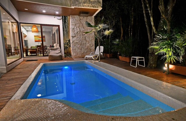 Exclusive 5-BR Oasis: Golf, Private Pool, Beach!