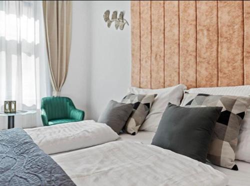 Exclusive 6-person apartment