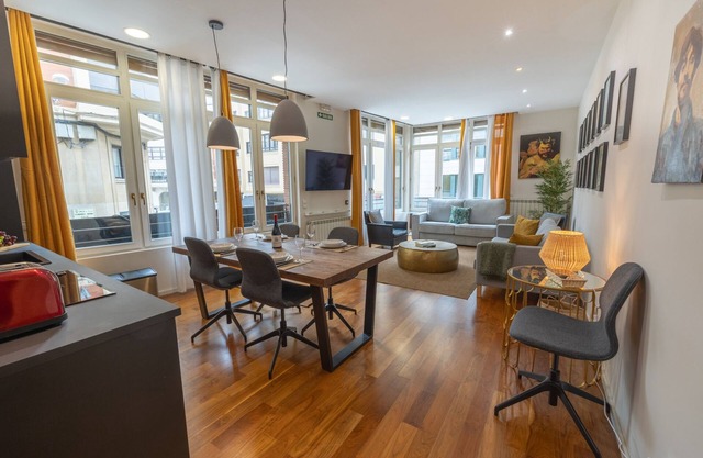 Exclusive apartment in the center of Pamplona with all the comforts.