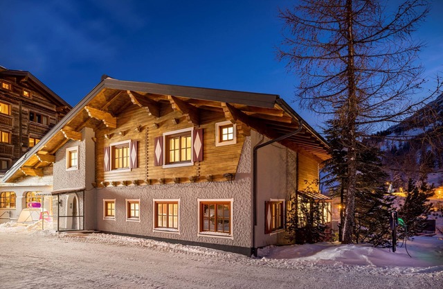 Exclusive chalet with direct access to ski slopes (ski in /ski out)