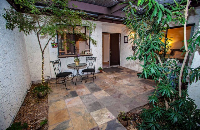 Exclusive Designer Home, ULTRA SECURE and QUIET near VEGAS STRIP!