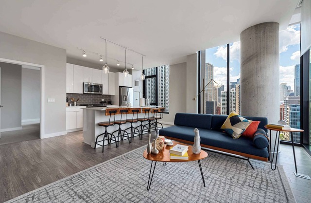 Exclusive Gold Coast 2BR: Balcony, Walkable