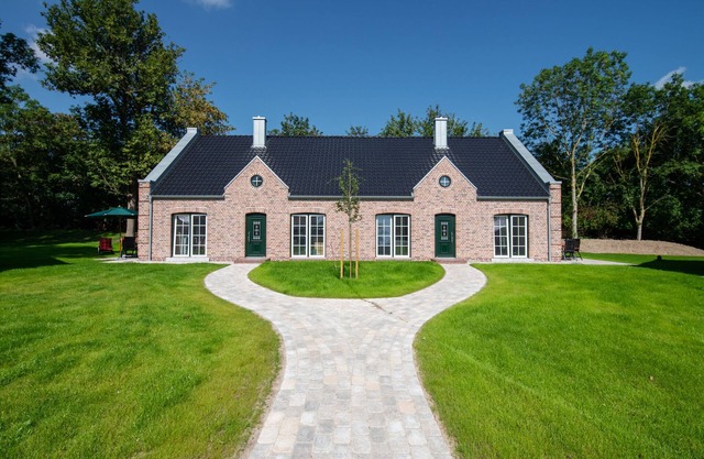Exclusive holiday home with fireplace and sauna, terrace and beach chair, 4 persons