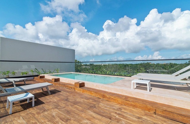 Exclusive Kaybe Stay | Private Garden with Pool & Jacuzzi | Wifi | Smart TV