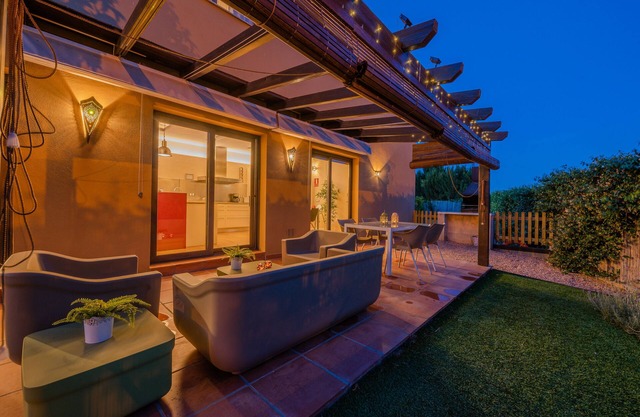 Exclusive loft with jacuzzi, tantra chair, garden and pool
