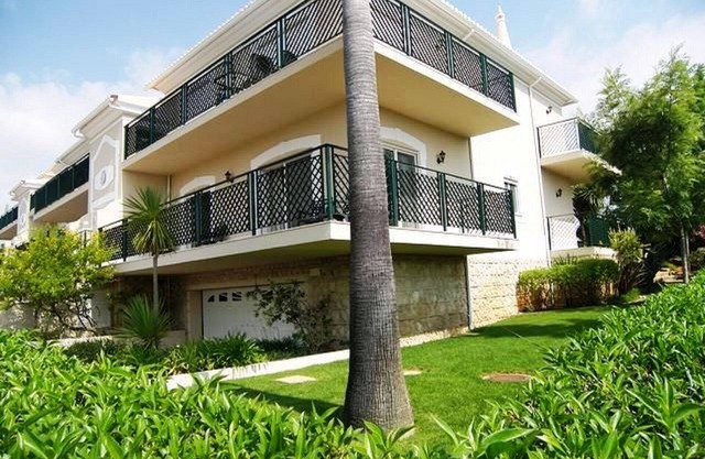 Exclusive Luxury Apartment, Garden Backing On First Green