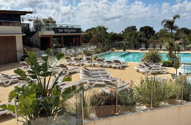 Exclusive: Luxury Bungalow with Sea View, Saint-Raphaël, Côte d'Azur