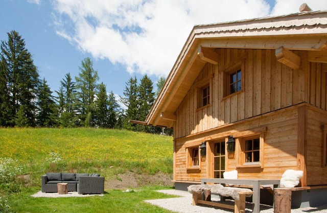 Exclusive mountain lodge with sauna, outdoor spa, fireplace and beautiful garden