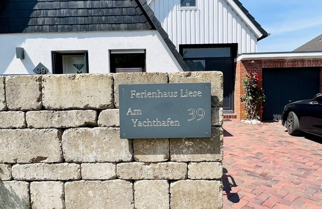 Exclusive North Sea domicile: directly on the dyke, for 4 people!