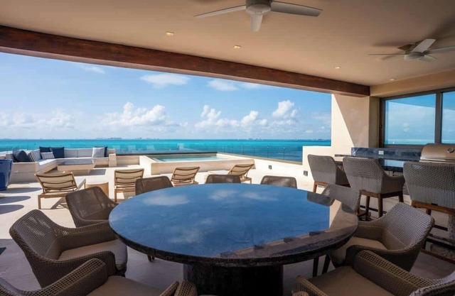 Exclusive Penthouse | 5BR | Private Roof w/Pool