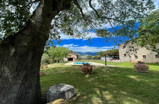 EXCLUSIVE POOL- OPEN ALL YEAR, SPOLETO BIO-FARM - SLEEPS 8, WIFI, AIRCON