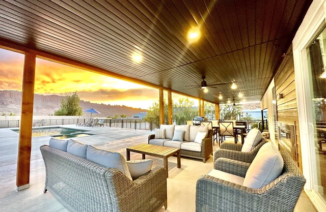 Exclusive Retreats Desert Panorama with Private Pool, Hot Tub, Bocce Court