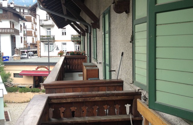 EXCLUSIVE RIGHT IN THE CENTER