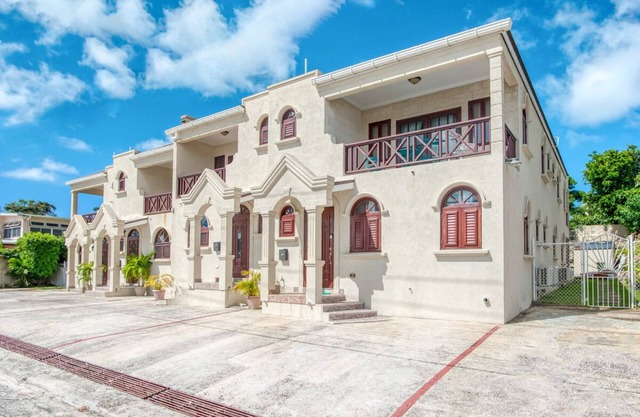 Exclusive Townhouse with Luxury Upgrades and private Pool and amazing Views