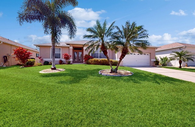 Exclusive Wellington Lakes Waterfront Home with Private Pool, Lake Views, & WiFi