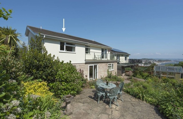 EXE VIEW, romantic, with a garden in Dawlish