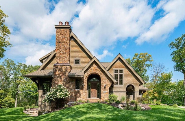 Executive Home with Sport Court close to Downtown Mpls!