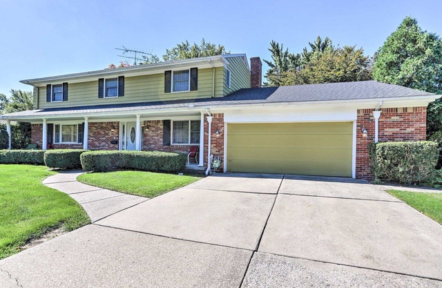 Executive Living: Toledo Golf Home w/Gym, Court & Office – 5BR Paradise