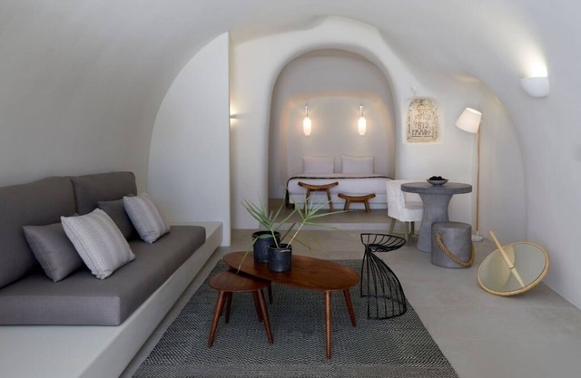 Executive One-Bedroom Cave Suite