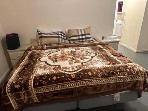 Executive Room E with Private Bathroom Divine Villa and Resorts 5mins to EWR Airport and 4mins to Penn Station Newark, New York