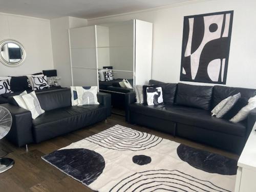 Executive Suite Top Location & Fast Free Wi-Fi & AC & Parking