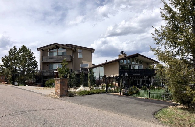 Experience a Relaxing Retreat at Lookout Mountain Lodge