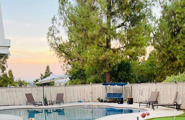 Experience an amazing vacation in this beautiful pool house by the lake.