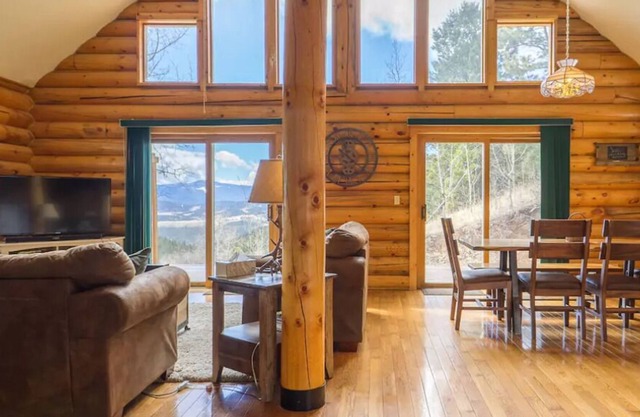 Experience Colorado! Beautiful Log Cabin Surrounded By Pines And Aspens