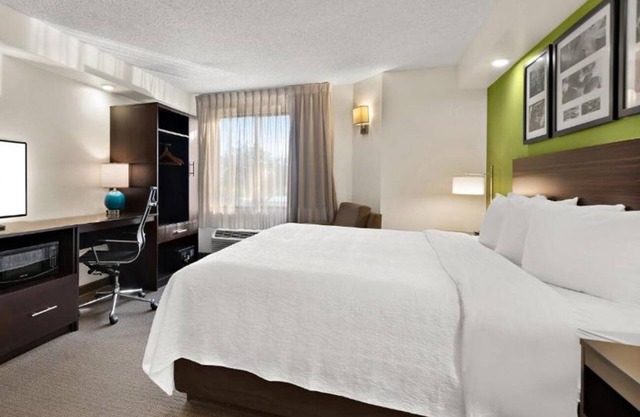 Experience Comfort, Modern Room Near I-75 | Pool