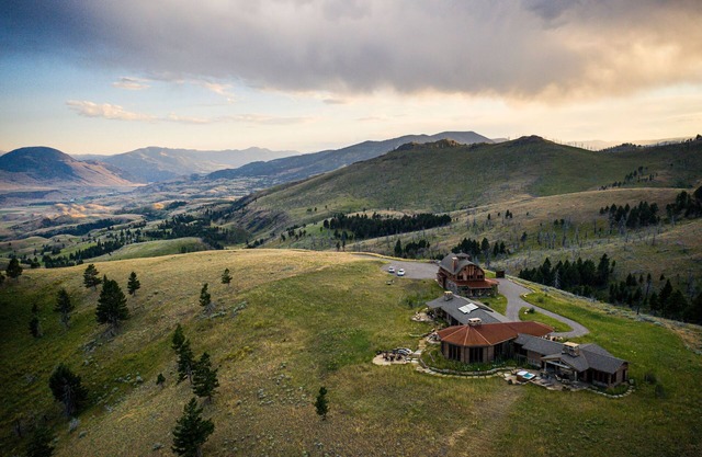 Experience Luxury in Nature: Private Lodge & Guest Home in Paradise Valley