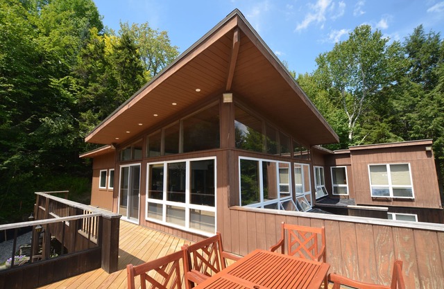 Experience mountain magic! Five bedroom retreat in the heart of Stowe.