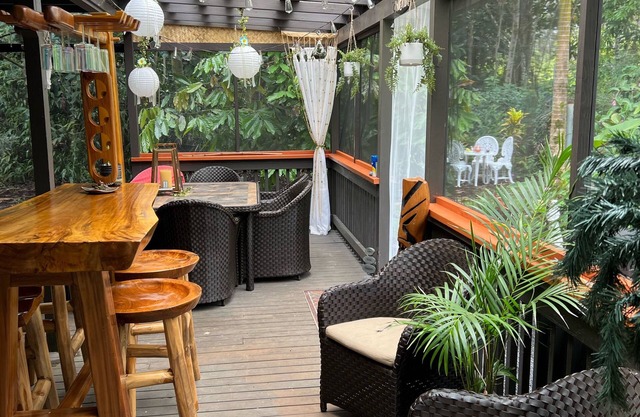 Experience Pahoa in style - Spacious 5-Bedroom Vacation Home, Entire 1st floor