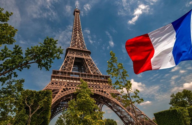 Experience Paris at its finest-A sophisticated luxurious 100m² abode near Eiffel