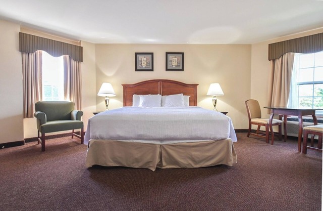 Experience Peaceful Island Life in Spacious Relaxing Room | Pet-Friendly