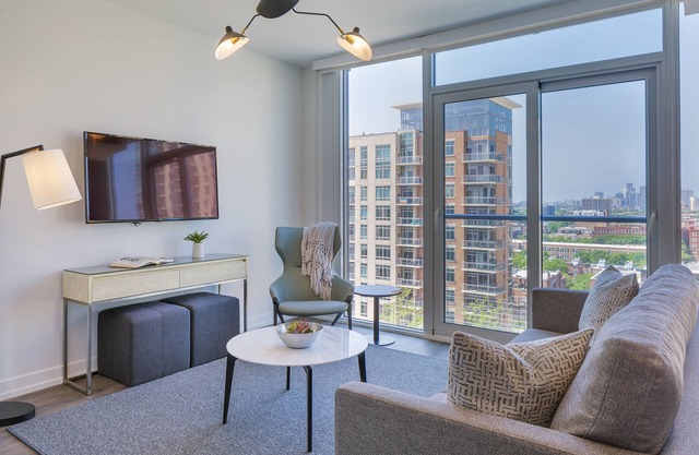 Experience the Suite Life in Chicago’s Iconic Old Town – Spacious Stays Await