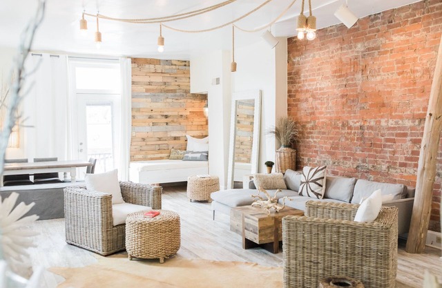 Experience this amazing Mt Adams home where celebrities stay
