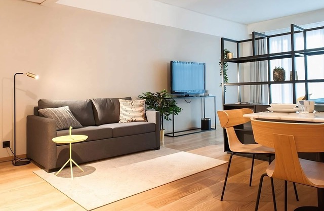 Explore Downtown Antwerp! 4 Large Units w/Kitchen! Covered Parking, Bike Rental