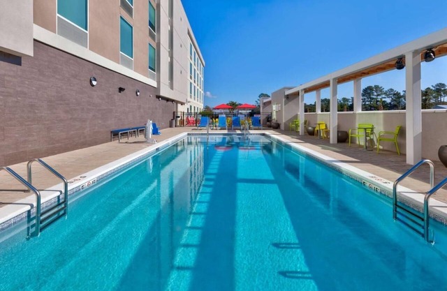 Explore, Stay, Relax! 3 Relaxing Units w/Kitchen! Close to Wrightsville Beach!