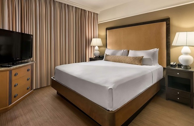 Explore the Best of Scottsdale from Our Luxurious All-Suite Resort! with Pool!