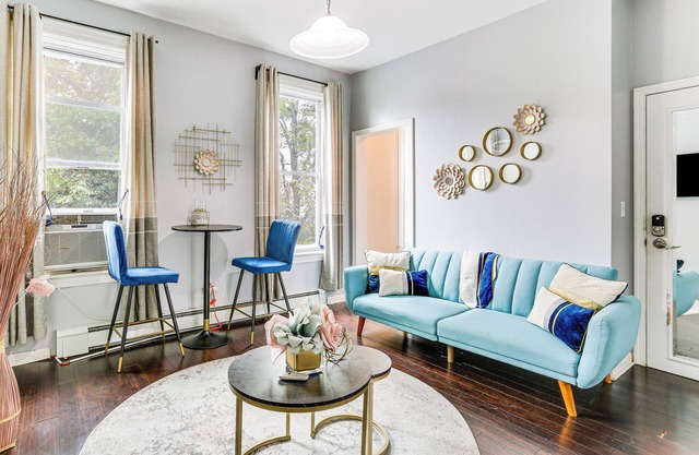 Explore & Work! Stylish Washington Heights Duplex