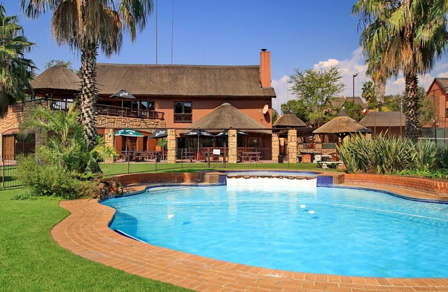 Exquisite 2 bedroom garden townhouse in the heart of Fourways,Sandton