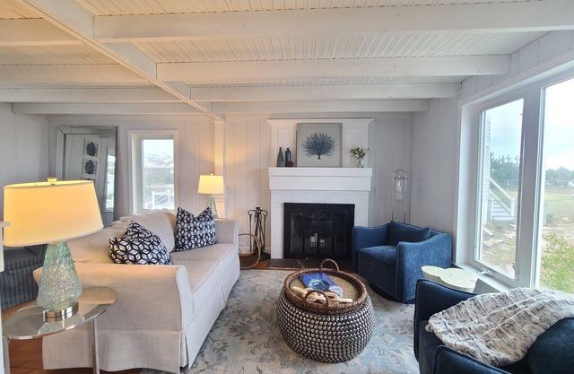 Exquisite Beachfront Cottage With Panoramic Views