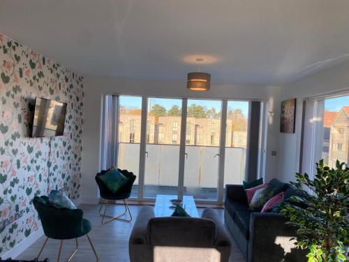 Exquisite & Contemporary 2 Bed Apartment w Parking 10 mins walk to Papworth, Addenbrookes hospitals & Bio Medical Campus