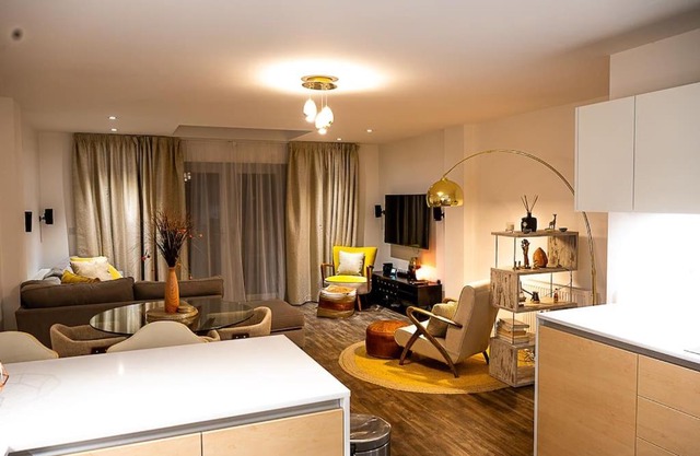 Exquisite cozy house, close to Train Station and amenities