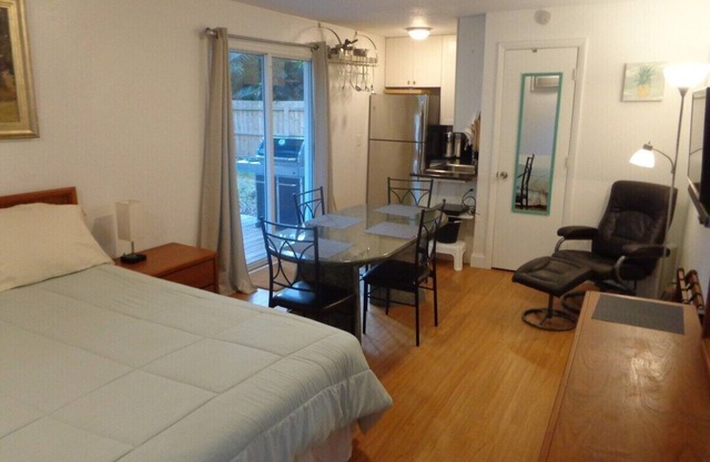 Exquisite Small Cottage Minutes to Siesta Key