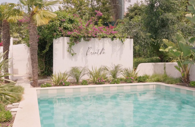 Exquisite Vacation Home in Estoril, with pool, new Fully Equipped Gym